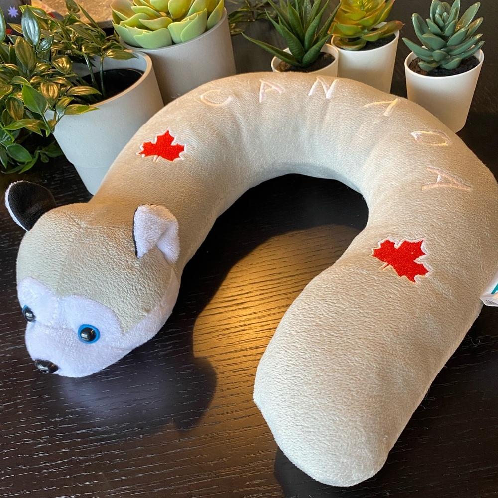 Kids Travel Pillow - Canada 🇨🇦
